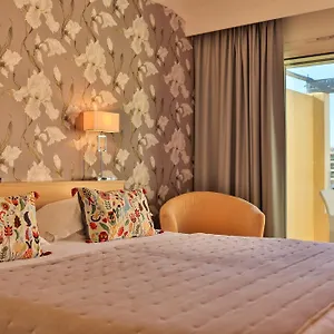 https://le-petit-prince.fr-provencehotel.com